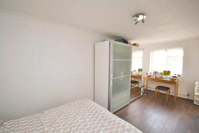  Image of 4 bedroom Property to rent in Woodside Avenue London N12 at Woodside Park, N12 8AN