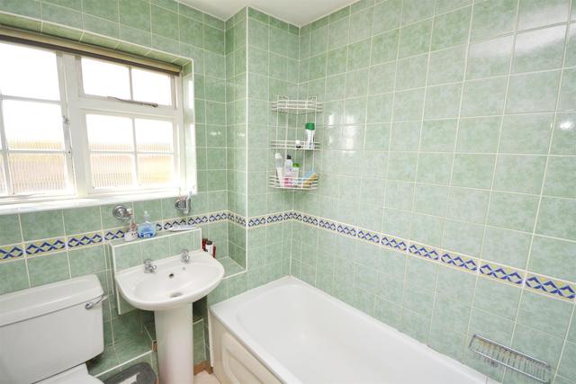  Image of 4 bedroom Property to rent in Woodside Avenue London N12 at Woodside Park, N12 8AN