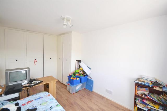  Image of 4 bedroom Property to rent in Woodside Avenue London N12 at Woodside Park, N12 8AN
