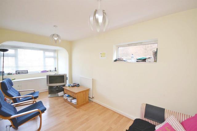  Image of 4 bedroom Property to rent in Woodside Avenue London N12 at Woodside Park, N12 8AN