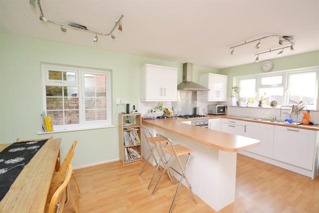  Image of 4 bedroom Property to rent in Woodside Avenue London N12 at Woodside Park, N12 8AN