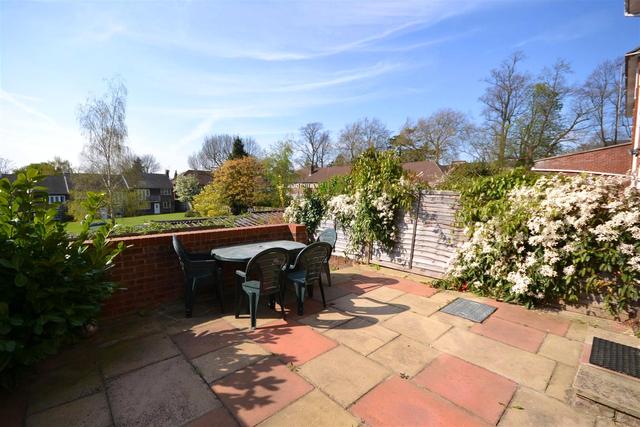  Image of 4 bedroom Property to rent in Woodside Avenue London N12 at Woodside Park, N12 8AN