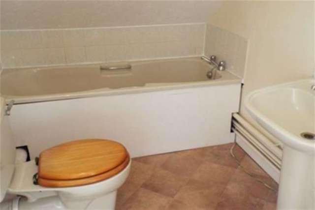  Image of 2 bedroom Flat to rent in Morley Road Southbourne Bournemouth BH5 at Bournemouth, BH5 2JJ