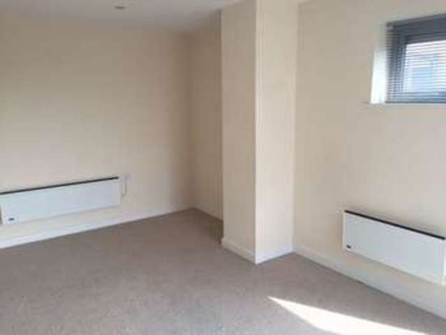  Image of 2 bedroom Flat to rent in Bramall Lane Sheffield S2 at 323 Bramall Lane  Sheffield, S2 4RR