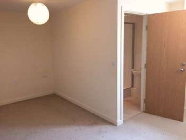  Image of 2 bedroom Flat to rent in Bramall Lane Sheffield S2 at 323 Bramall Lane  Sheffield, S2 4RR