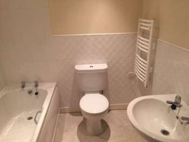  Image of 2 bedroom Flat to rent in Bramall Lane Sheffield S2 at 323 Bramall Lane  Sheffield, S2 4RR