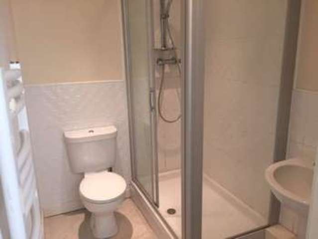  Image of 2 bedroom Flat to rent in Bramall Lane Sheffield S2 at 323 Bramall Lane  Sheffield, S2 4RR