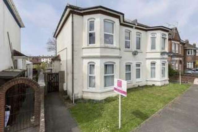 Image of 1 bedroom Flat for sale in Westridge Road Southampton SO17 at 49 Westridge Road Portswood Southampton, SO17 2HP