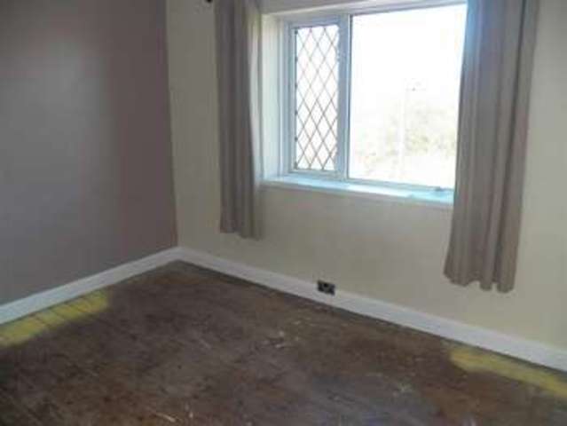  Image of 2 bedroom Property for sale in Afon Llan Gardens Portmead Swansea SA5 at Afon Llan Gardens Portmead Portmead, SA5 5HR