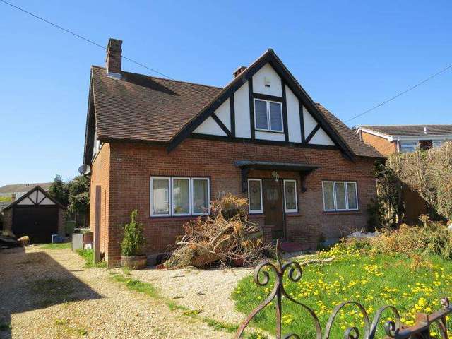  Image of 3 bedroom Detached house for sale in Albert Road New Milton BH25 at Albert Road  NEW MILTON, BH25 6SP
