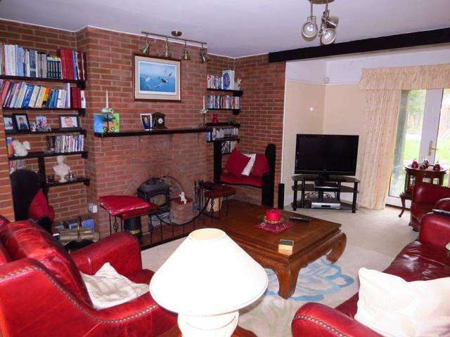  Image of 3 bedroom Detached house for sale in Albert Road New Milton BH25 at Albert Road  NEW MILTON, BH25 6SP