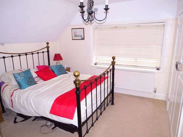  Image of 3 bedroom Detached house for sale in Albert Road New Milton BH25 at Albert Road  NEW MILTON, BH25 6SP