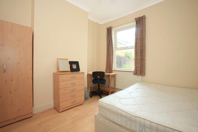  Image of 4 bedroom Terraced house to rent in Algernon Road London SE13 at Algernon Road  London, SE13 7AT