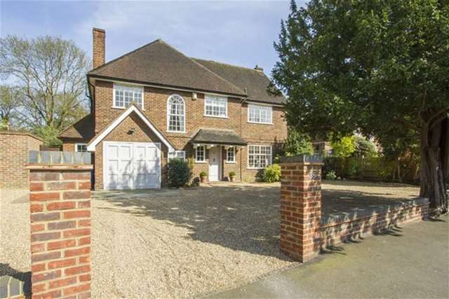  Image of 5 bedroom Detached house for sale in Alleyn Road London SE21 at Dulwich, SE21 8AD
