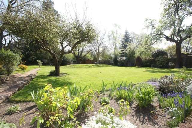  Image of 5 bedroom Detached house for sale in Alleyn Road London SE21 at Dulwich, SE21 8AD