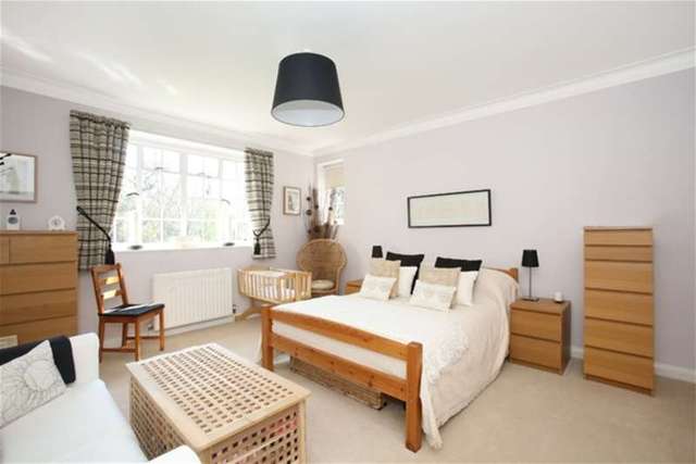  Image of 5 bedroom Detached house for sale in Alleyn Road London SE21 at Dulwich, SE21 8AD