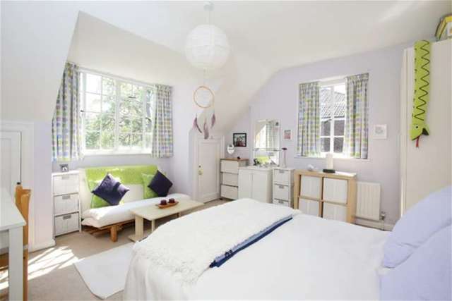  Image of 5 bedroom Detached house for sale in Alleyn Road London SE21 at Dulwich, SE21 8AD