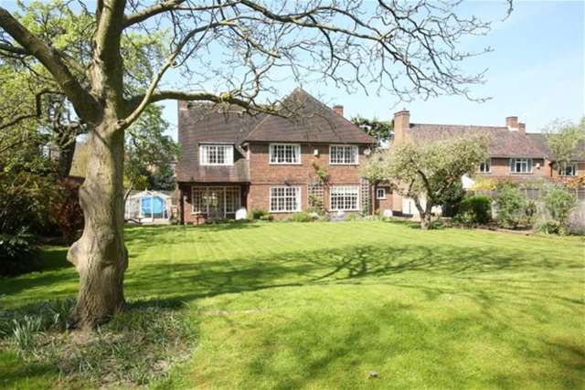  Image of 5 bedroom Detached house for sale in Alleyn Road London SE21 at Dulwich, SE21 8AD