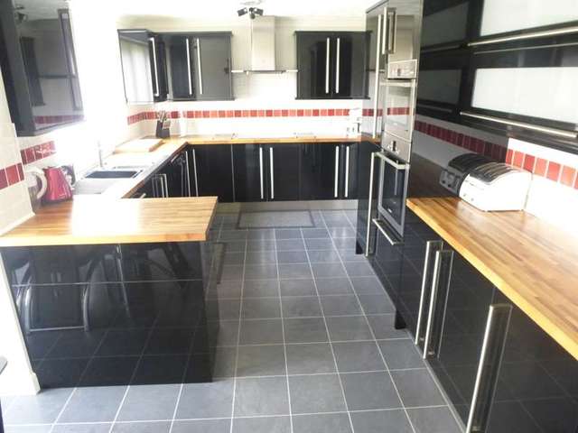  Image of 4 bedroom Detached house for sale in Badgers Gate Dunstable LU6 at Church End, LU6 2BF