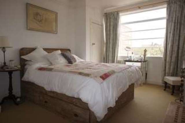  Image of 1 bedroom Flat to rent in Balham High Road London SW17 at Balham High Road  Balham, SW17 7JQ
