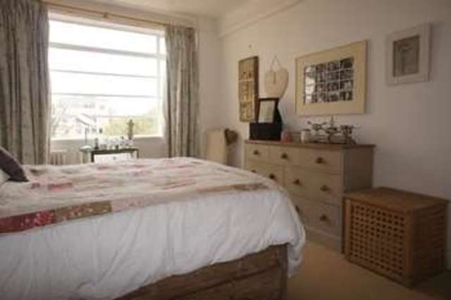  Image of 1 bedroom Flat to rent in Balham High Road London SW17 at Balham High Road  Balham, SW17 7JQ