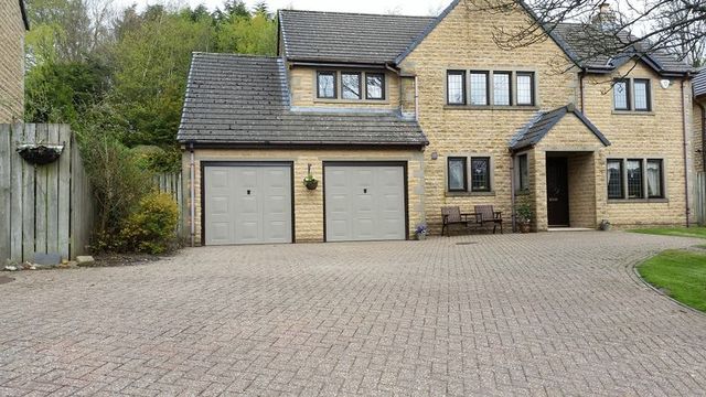  Image of 4 bedroom Detached house for sale in Ball Grove Drive Colne BB8 at Ball Grove Drive Array Winewall, BB8 7HY