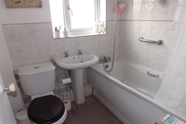  Image of 2 bedroom Detached house to rent in Witchards Basildon SS16 at Basildon, SS16 5BG