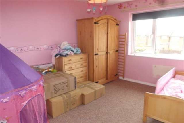  Image of 2 bedroom Detached house to rent in Witchards Basildon SS16 at Basildon, SS16 5BG