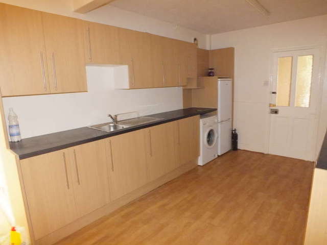  Image of 1 bedroom Flat to rent in Basingstoke Road Reading RG2 at Reading Berkshire Whitley, RG2 0ET