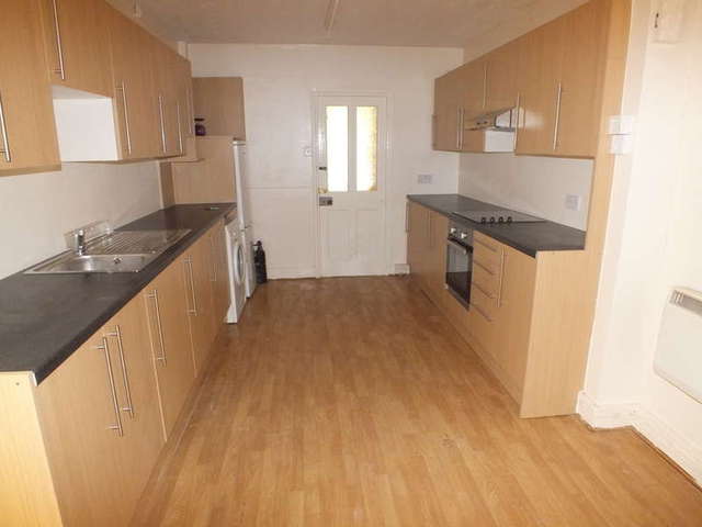  Image of 1 bedroom Flat to rent in Basingstoke Road Reading RG2 at Reading Berkshire Whitley, RG2 0ET
