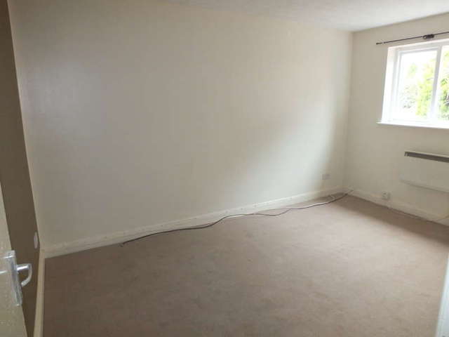  Image of 1 bedroom Flat to rent in Basingstoke Road Reading RG2 at Reading Berkshire Whitley, RG2 0ET