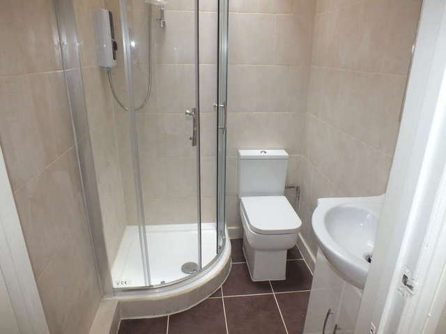  Image of 1 bedroom Flat to rent in Basingstoke Road Reading RG2 at Reading Berkshire Whitley, RG2 0ET