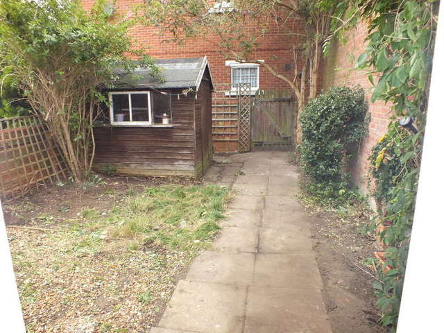  Image of 1 bedroom Flat to rent in Basingstoke Road Reading RG2 at Reading Berkshire Whitley, RG2 0ET