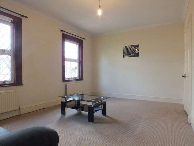  Image of 1 bedroom Flat to rent in Basingstoke Road Reading RG2 at Reading Berkshire Whitley, RG2 0ET