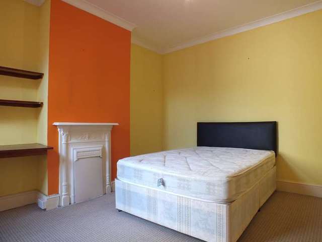  Image of 1 bedroom Flat to rent in Basingstoke Road Reading RG2 at Reading Berkshire Whitley, RG2 0ET