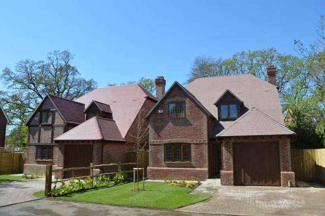  Image of 4 bedroom Detached house for sale in Basingstoke Road Spencers Wood Reading RG7 at Basingstoke Road Spencers Wood Reading, RG7 1PH
