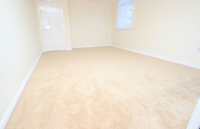  Image of 2 bedroom Flat to rent in Bath Road Bournemouth BH1 at Bath Road  Bournemouth, BH1 2NL