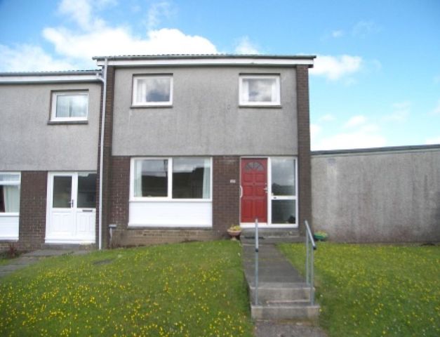  Image of 3 bedroom Flat to rent in Benbecula East Kilbride Glasgow G74 at East Kilbride South Lanarkshire South Lanarkshire, G74 2BS
