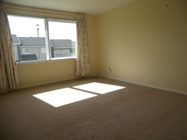  Image of 3 bedroom Flat to rent in Benbecula East Kilbride Glasgow G74 at East Kilbride South Lanarkshire South Lanarkshire, G74 2BS