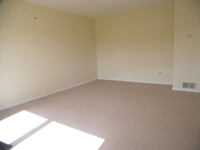  Image of 3 bedroom Flat to rent in Benbecula East Kilbride Glasgow G74 at East Kilbride South Lanarkshire South Lanarkshire, G74 2BS