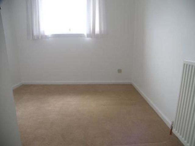  Image of 3 bedroom Flat to rent in Benbecula East Kilbride Glasgow G74 at East Kilbride South Lanarkshire South Lanarkshire, G74 2BS