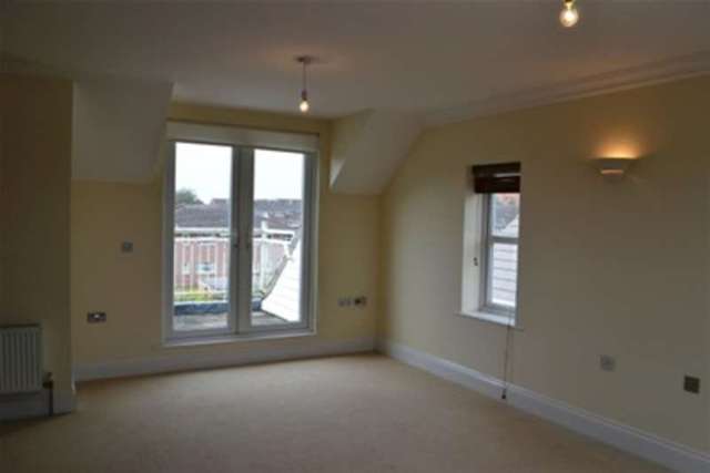  Image of 2 bedroom Property to rent in Bluebell Gardens New Milton BH25 at New Milton, BH25 6DR