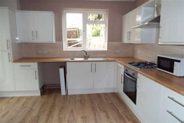  Image of 4 bedroom Detached house to rent in Longford Road Bognor Regis PO21 at Bognor Regis, PO21 1AE