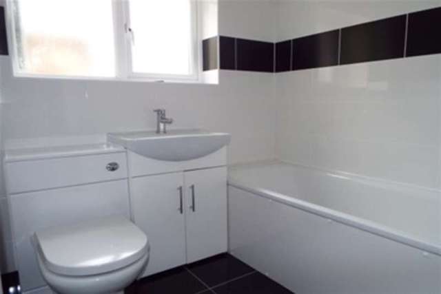  Image of 4 bedroom Detached house to rent in Longford Road Bognor Regis PO21 at Bognor Regis, PO21 1AE