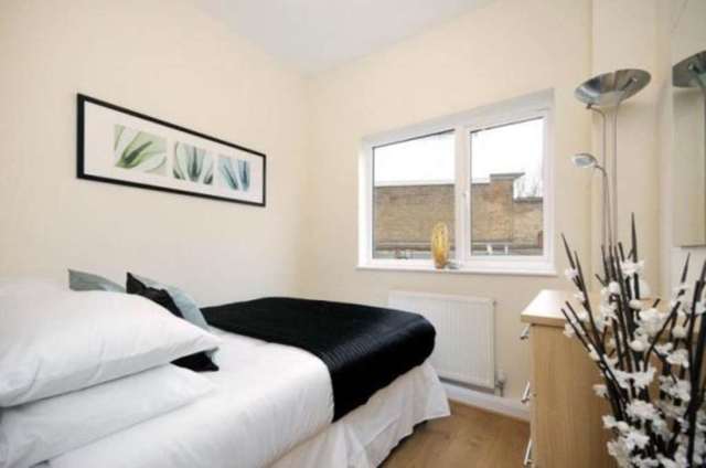  Image of 2 bedroom Flat to rent in Boscombe Road London W12 at Boscombe Road Shepherds Bush London, W12 9HU