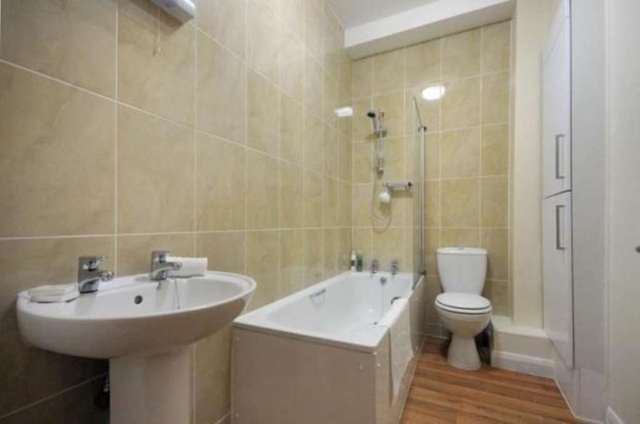  Image of 2 bedroom Flat to rent in Boscombe Road London W12 at Boscombe Road Shepherds Bush London, W12 9HU