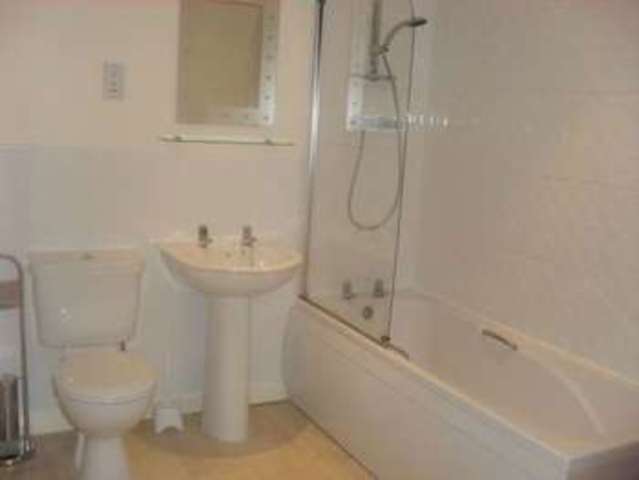  Image of 2 bedroom Flat to rent in Bramall Lane Sheffield S2 at 323 Bramall Lane  Sheffield, S2 4RR