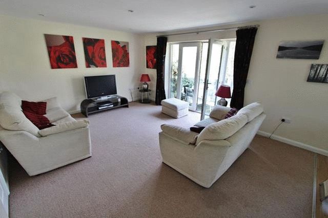  Image of 2 bedroom Flat for sale in Brighton Road Coulsdon CR5 at Brighton Road  Coulsdon, CR5 3DY