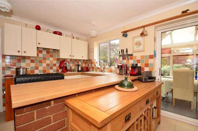  Image of 4 bedroom Detached house for sale in Brooke Drive Gravesend DA12 at Gravesend Kent Gravesend, DA12 4XP