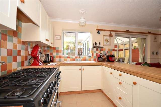  Image of 4 bedroom Detached house for sale in Brooke Drive Gravesend DA12 at Gravesend Kent Gravesend, DA12 4XP